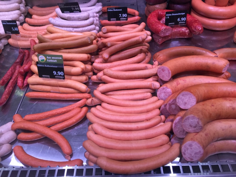 charcuterie-CAILLE-min_sausages_meat_butchery-1069321